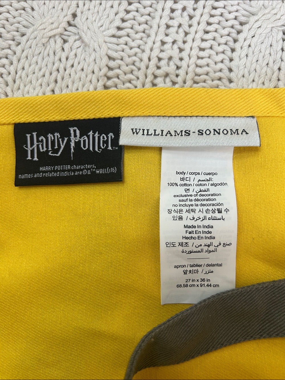 Hufflepuff Apron - Picture 3 of 3